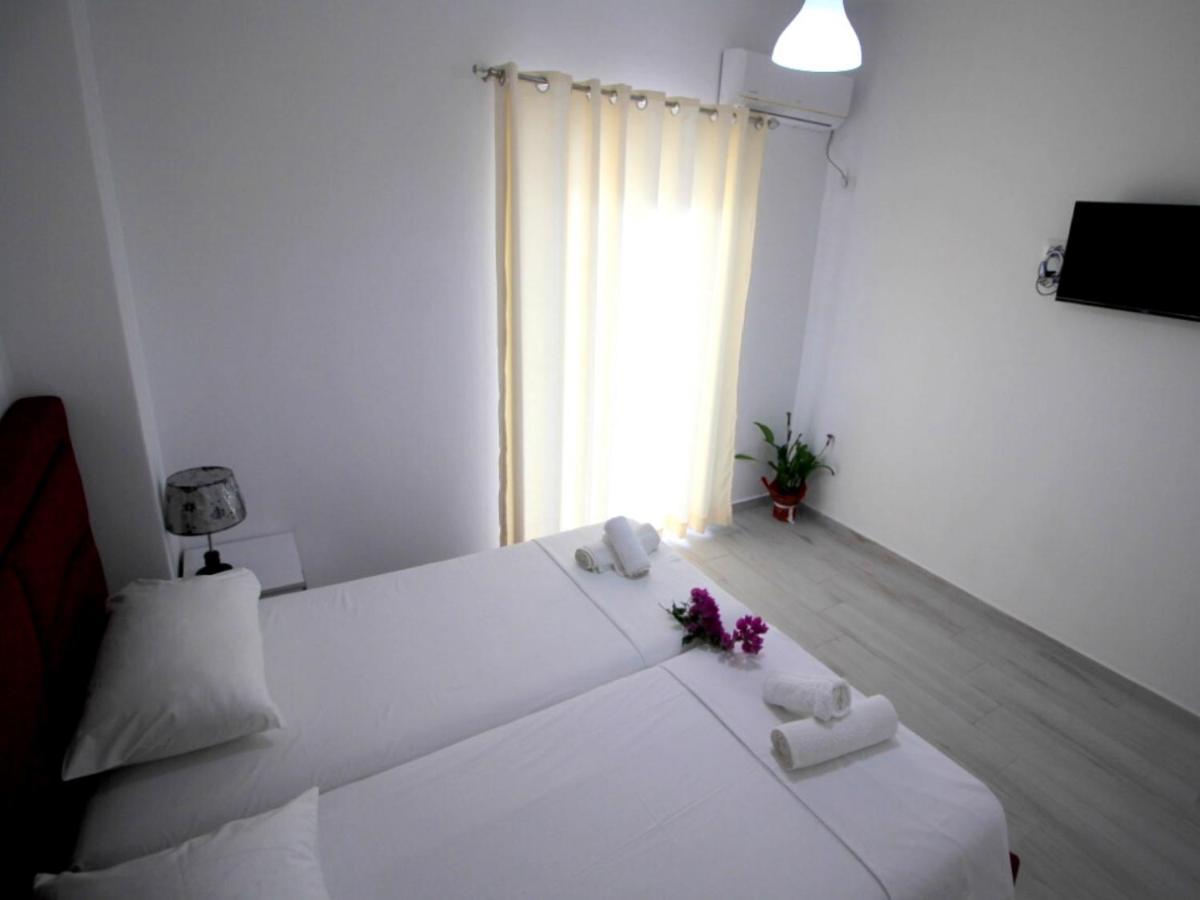 Gusto Di Casa Hotel Sarandë Buitenkant foto