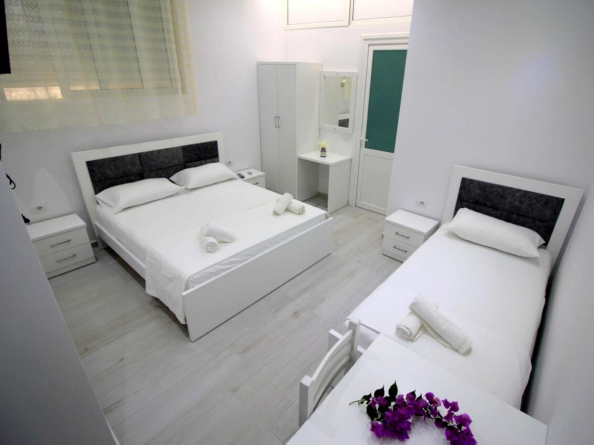 Gusto Di Casa Hotel Sarandë Buitenkant foto