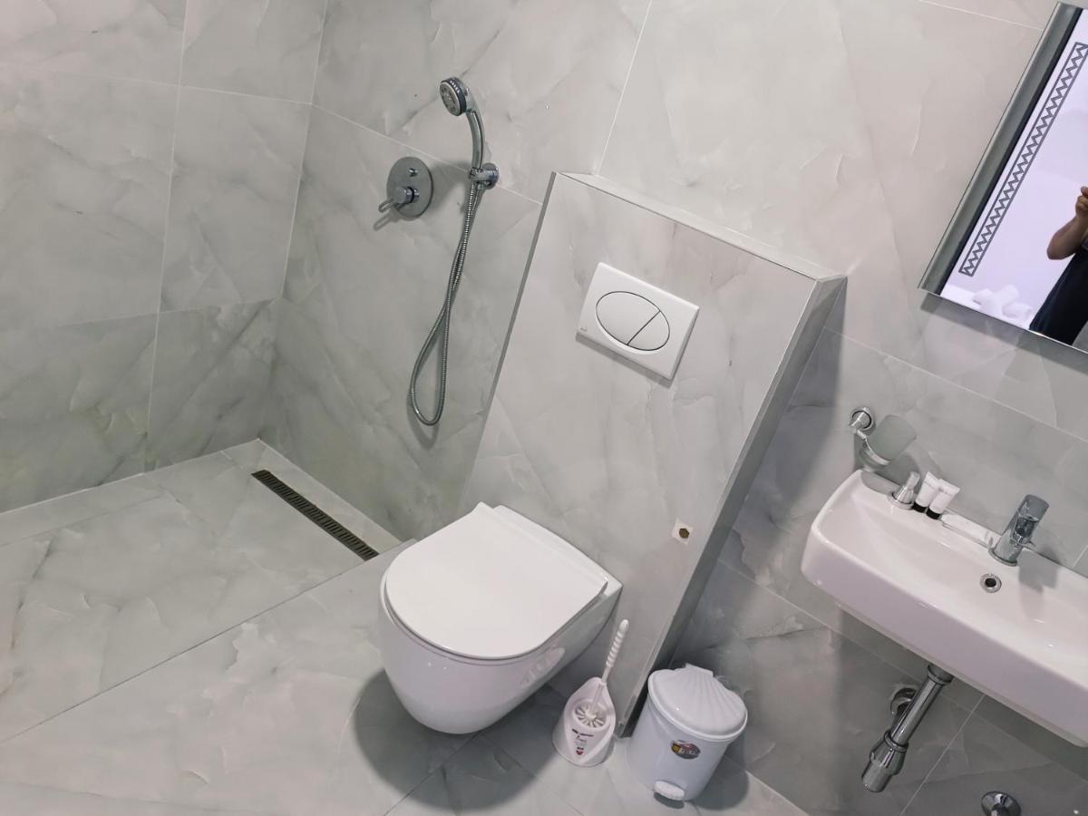 Gusto Di Casa Hotel Sarandë Buitenkant foto
